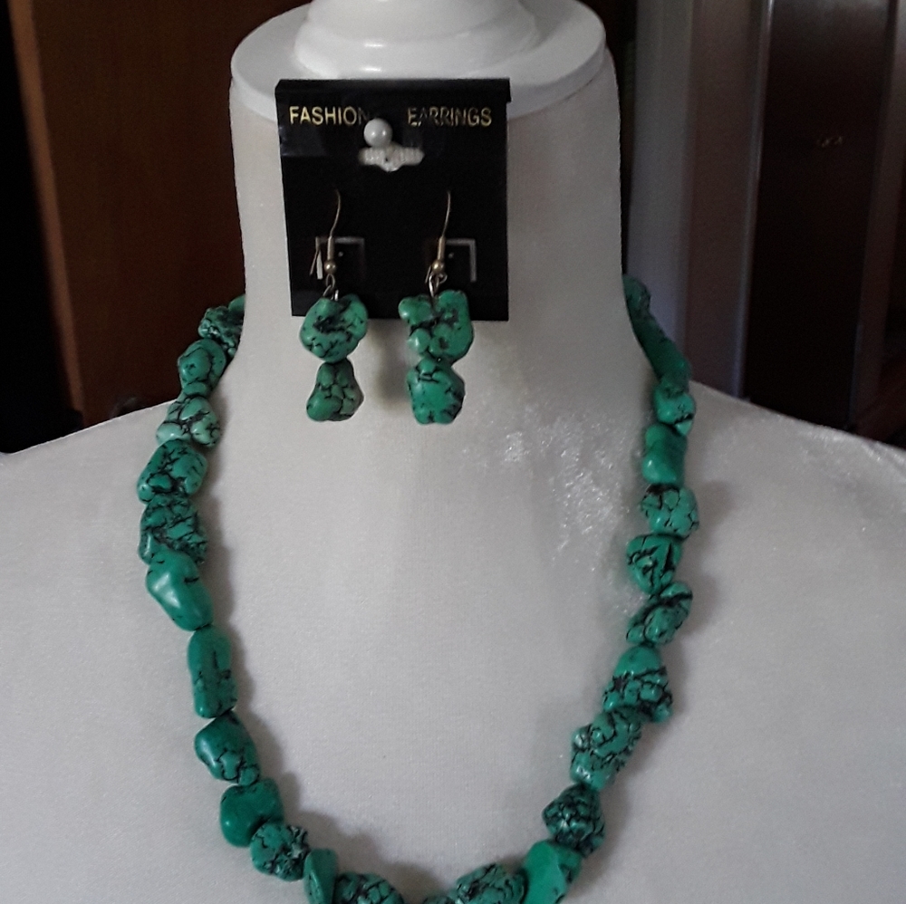 Stylish Necklace & Earrings Set